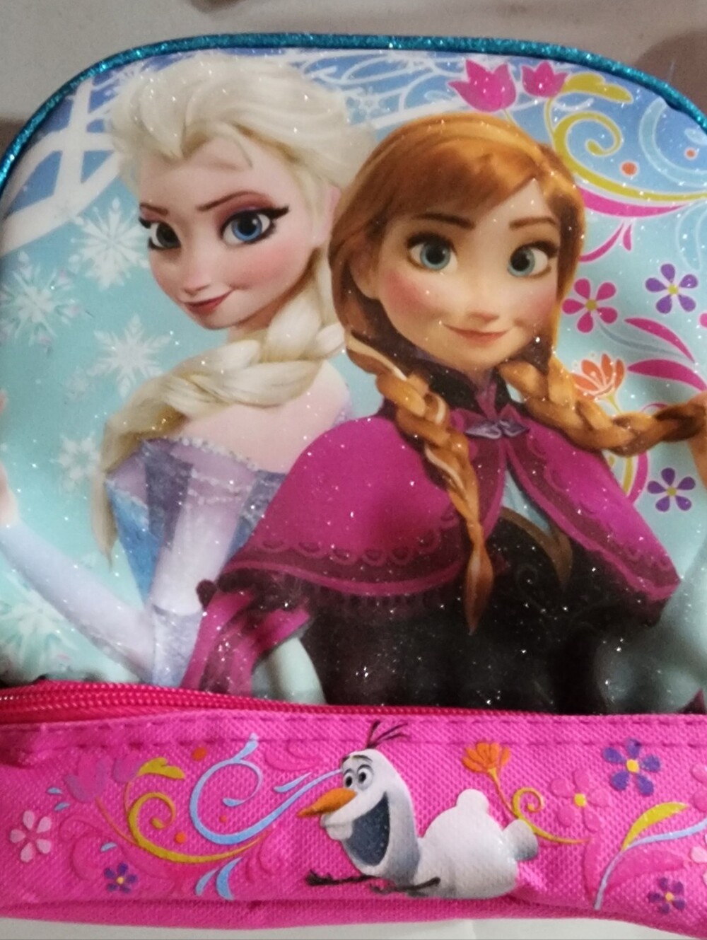 Disney Frozen dual-compartment insulated lunch bag featuring Elsa, Anna, Olaf